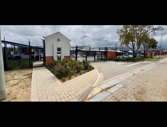 3 BEDROOM APARTMENT FOR SALE IN GEORGE SOUTH